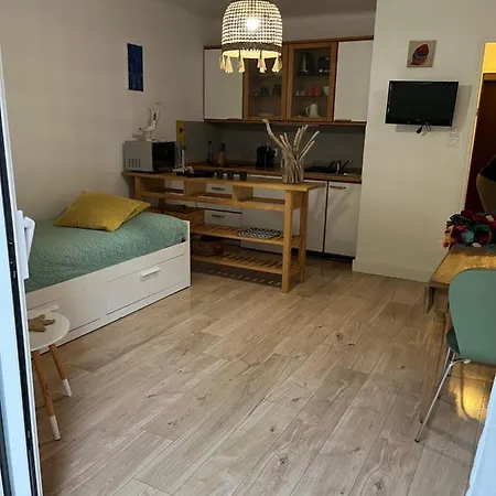 Charmant Studio A Giens Proche De La Mer Hyeres